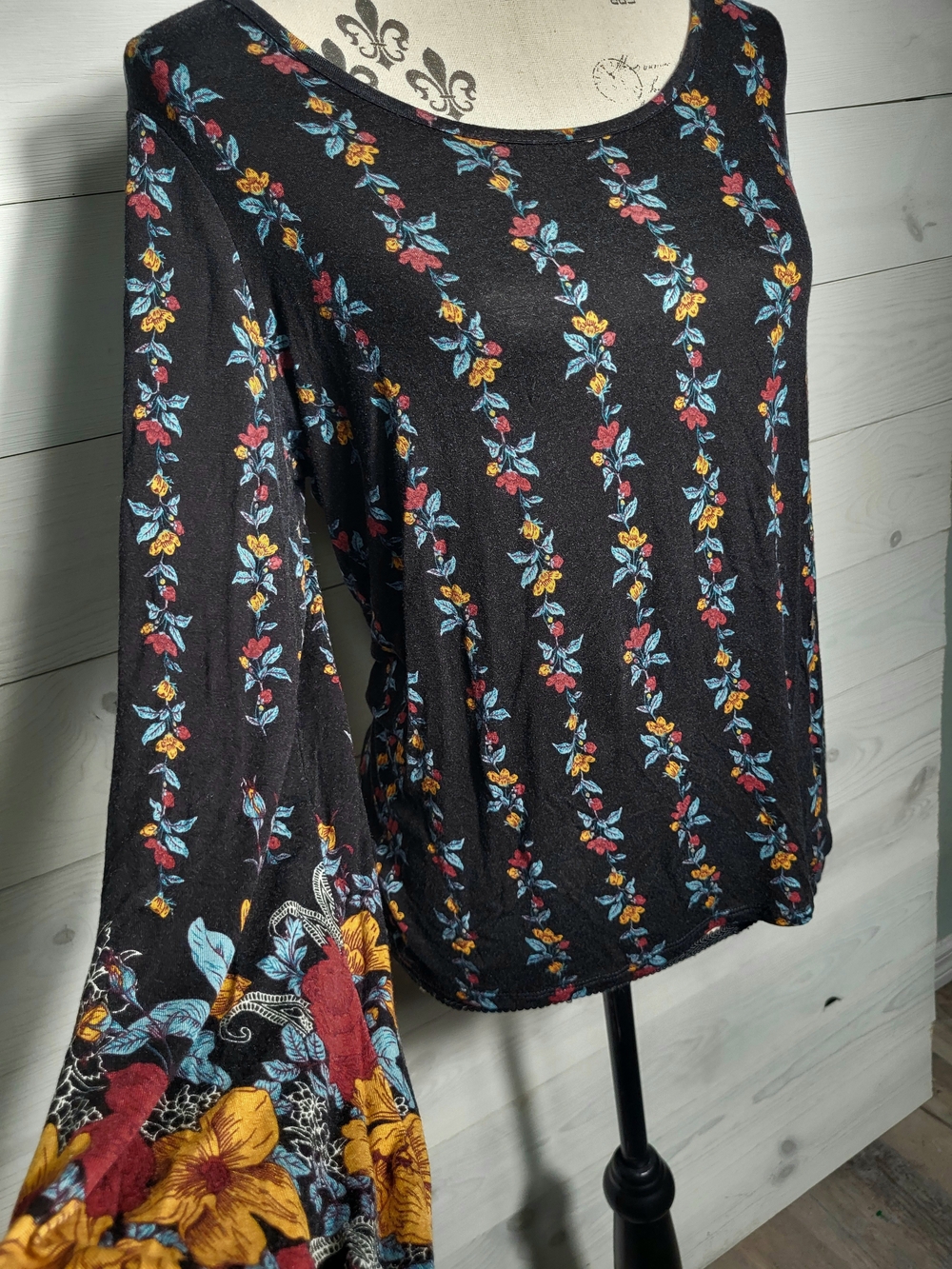Willow & Root Top Floral Long Sleeve Open Tie Back BOHO Whimsical Festival.